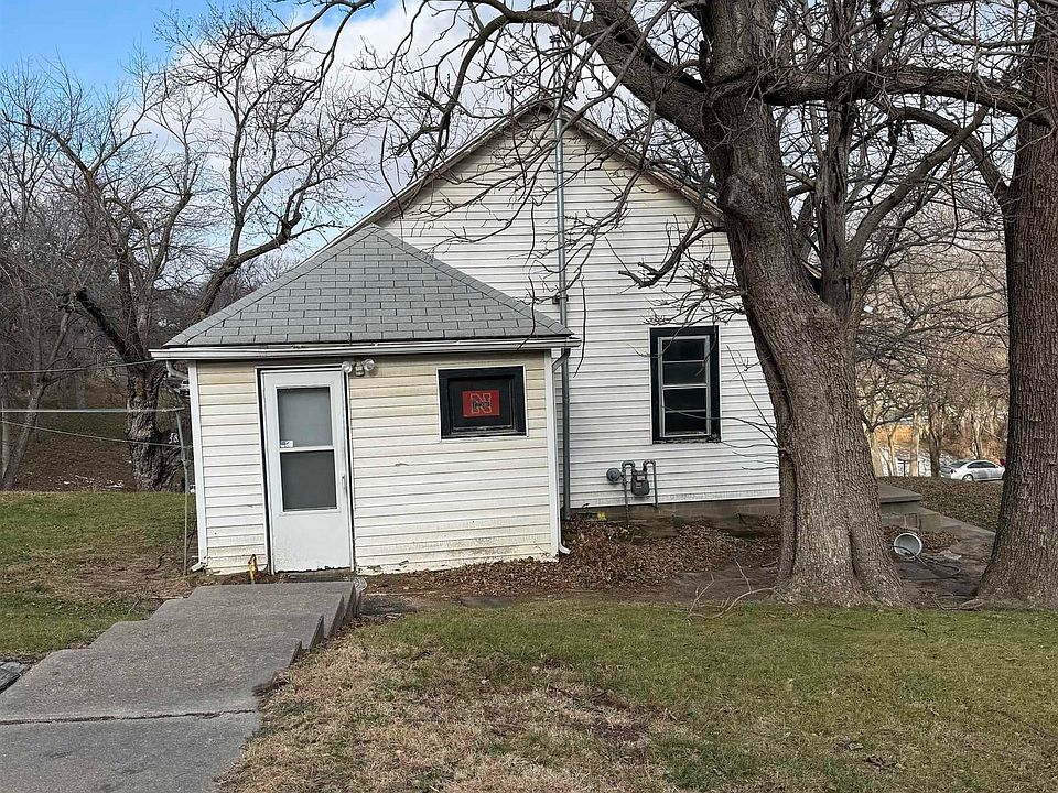 1st image of 621 Main St