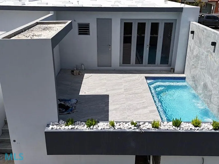 2 Piedra Blanca — Photo 1