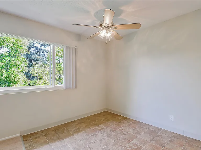 1450 San Antonio Ave #6 — Photo 12