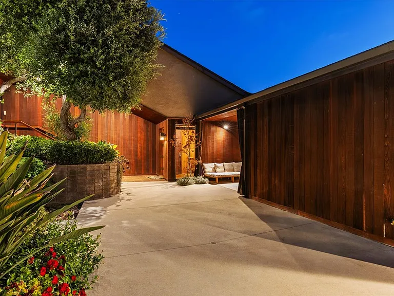 8496 Westway Dr — Photo 31
