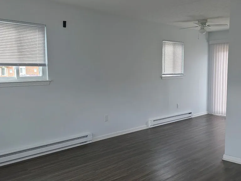 Waynedale Circle Apartments — Photo 50