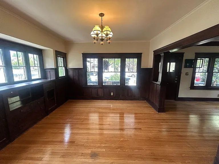 514 E Howard St — Photo 5