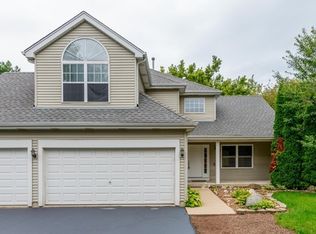 19 Sugar Creek Ct, Lake In The Hills, IL 60156