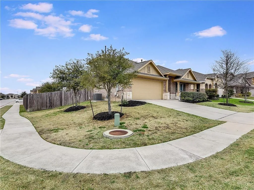 4 bed, 3.5 bath, 2122 sqft, $2,700 — Photo 2