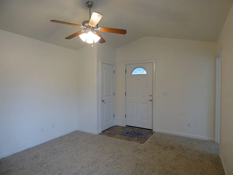 3536-3538 Fisher Ct NE — Photo 7