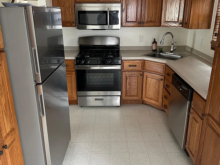 2904 Greenway Dr — Photo 3