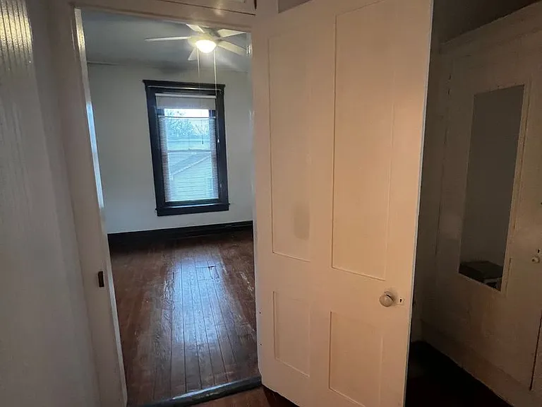 1327 E Washington St — Photo 26