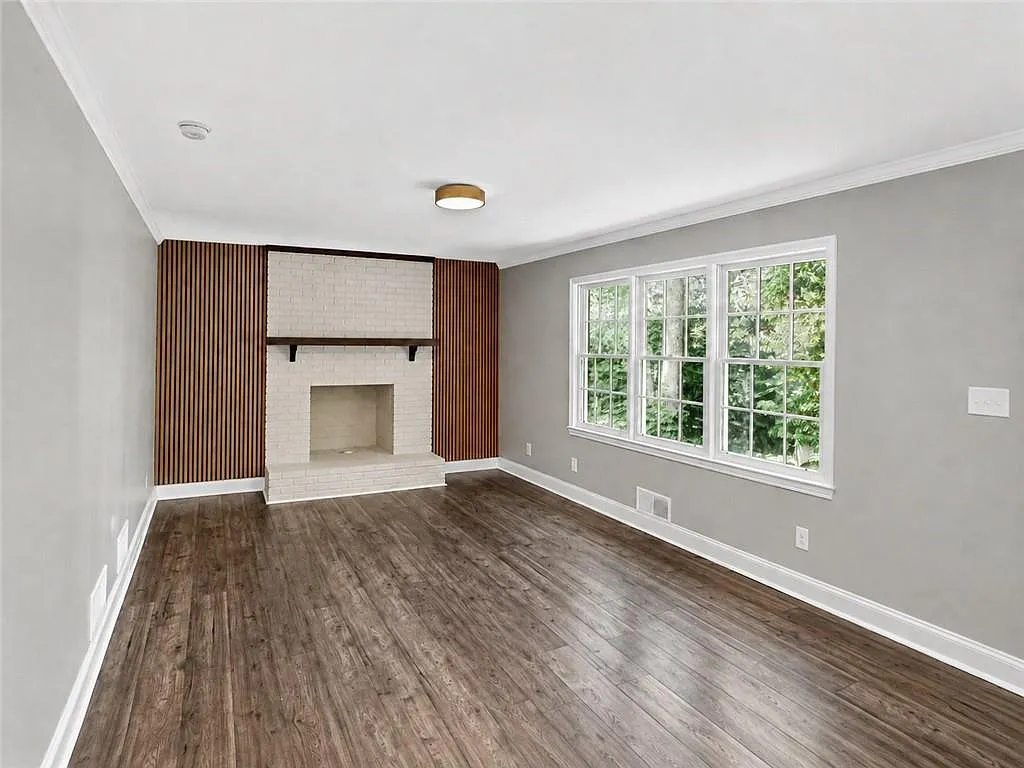 4 bed, 2.5 bath, 2163 sqft, $2,600 — Photo 4