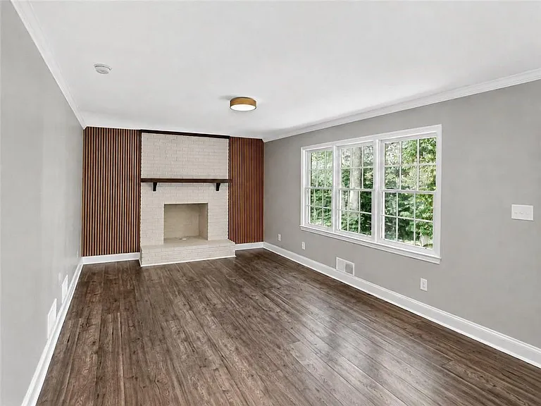 4521 S Roberts Dr — Photo 4