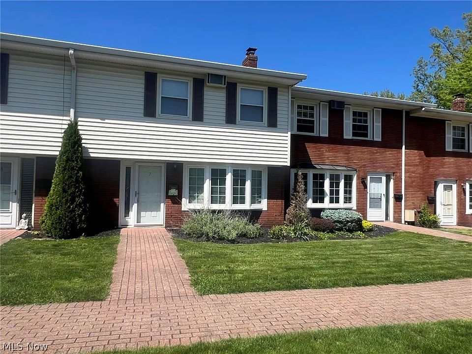 1st image of 11 Meadowlawn Dr Unit 7