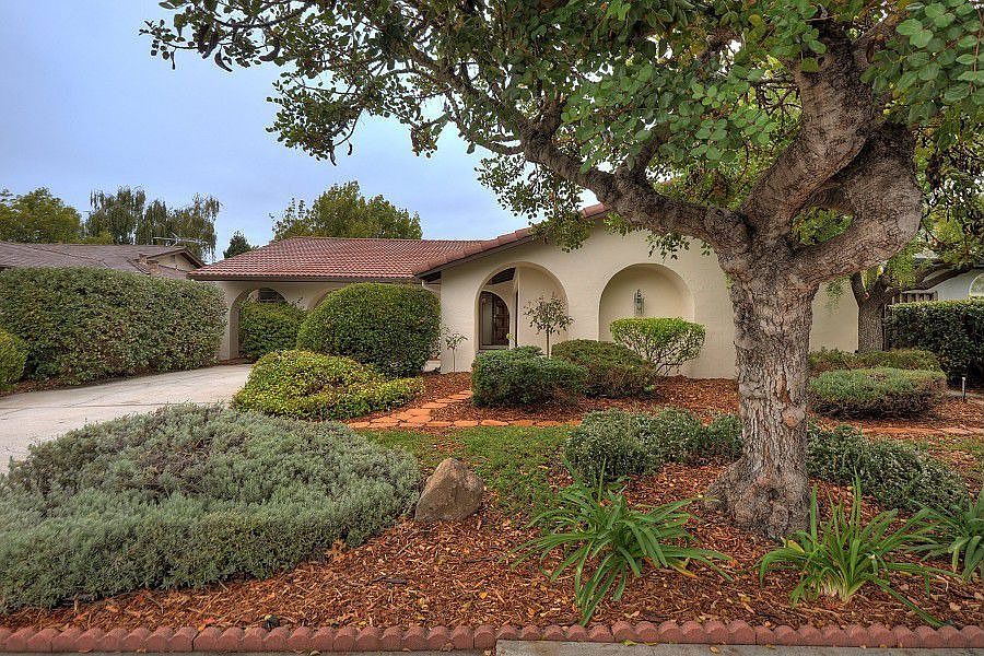 1st image of 466 Pin Oak Dr