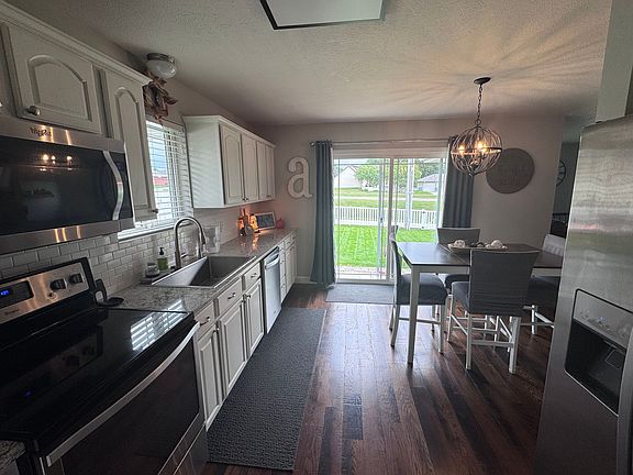 2nd image of 706 Blue Stem Cir
