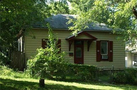 3rd image of 213 Spruce St
