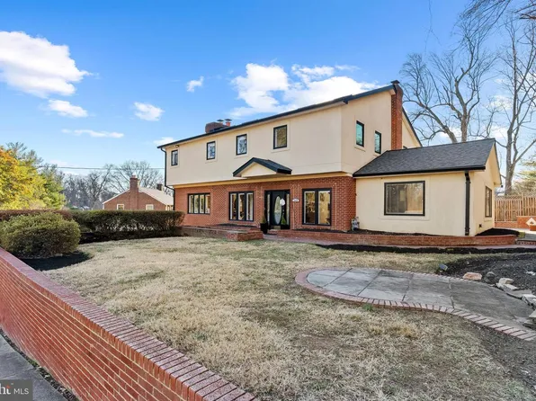 2628 Woodley Pl, Falls Church, VA 22046