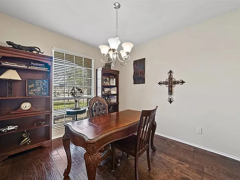 1701 Twin Hills Way — Photo 2