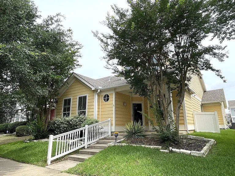 9109 Nathaniel Dr — Photo 2