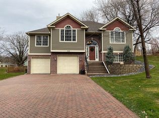 2135 Oakridge St, Saint Paul, MN 55119