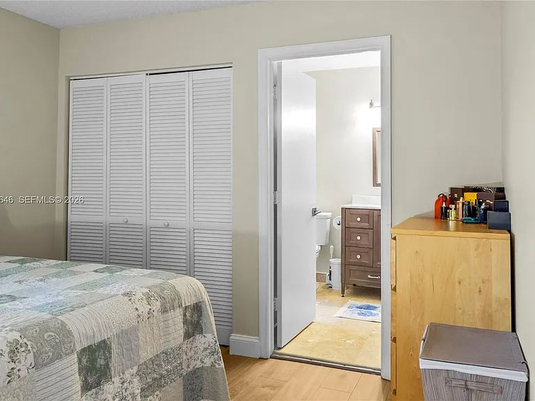 6885 NW 75th Pl — Photo 32