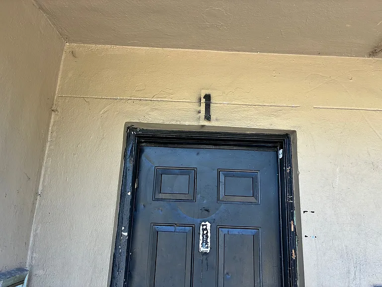 210 NW 17th St #1 — Photo 1