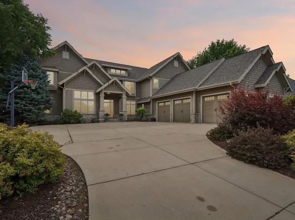 9913 Shadow Ridge Trl, Middleton, WI 53562