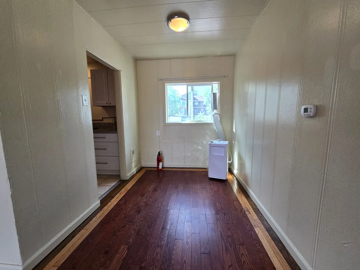 Bright 3-Bedroom Home Near UNR with Internet, Laundry and 3 Parking Spaces — Photo 4