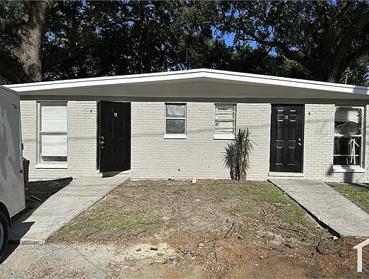 3 bed, 828 sqft, $2,550 — Photo 1