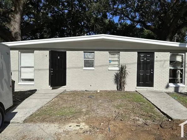 8721 N 48th St #B, Tampa, FL 33617