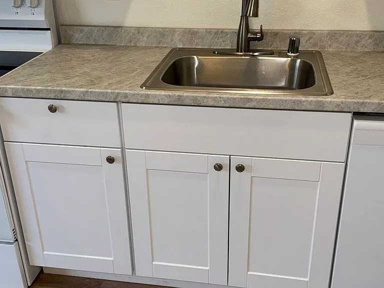 2 Bed / 1 Bath Apartment in Town Fully Remodeled — Photo 6