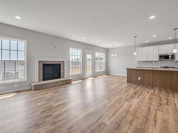 2nd image of 301 Blackthorn Dr
