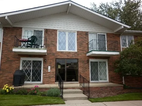 54731 Shelby Rd, Shelby Township, MI 48316