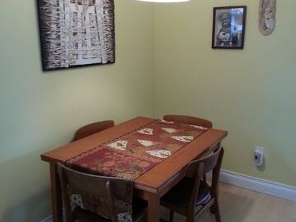 table can extende to seat up to eight people
