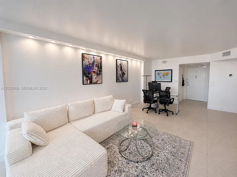 1000 Parkview Dr #415 — Photo 9