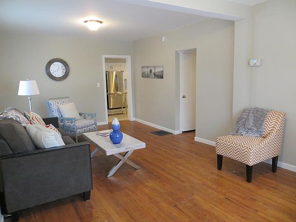 3rd image of 32 Thomson Ave