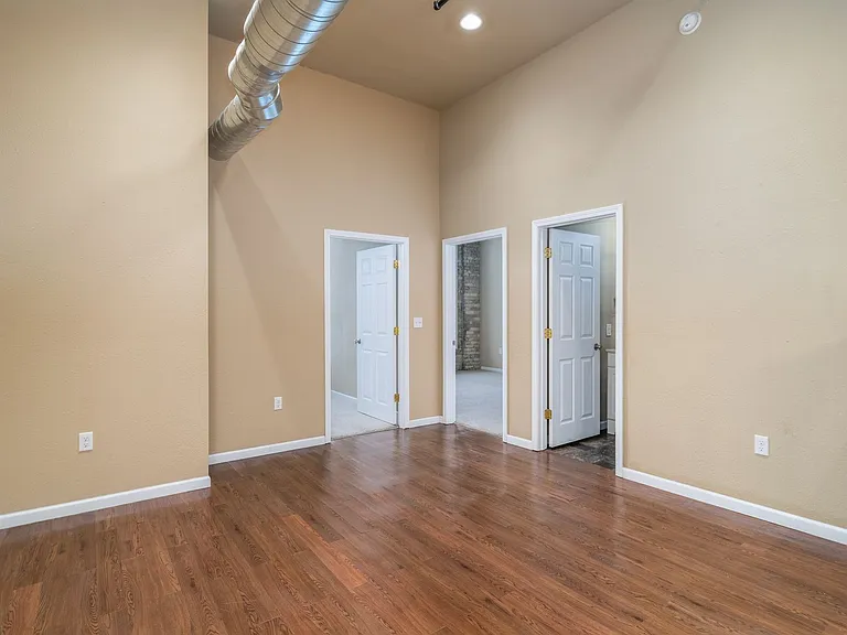 308 Demers - Residential — Photo 12