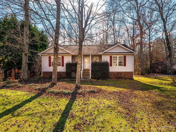 1908 Starlight Ct SE, Lenoir, NC 28645