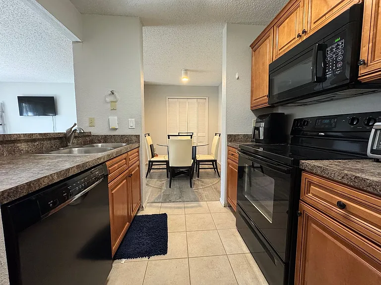 3705 SW 27th St #1116 — Photo 5