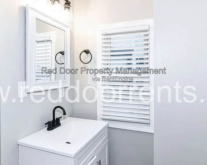 1329 E Market St #2 — Photo 17