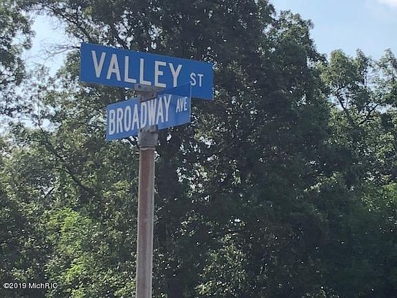 4th image of 957 E Broadway Ave