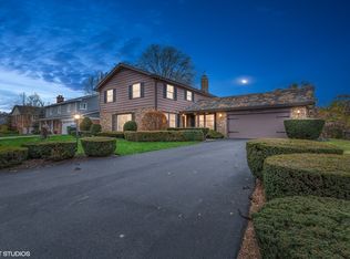 1346 Somerset Dr, Glenview, IL 60025