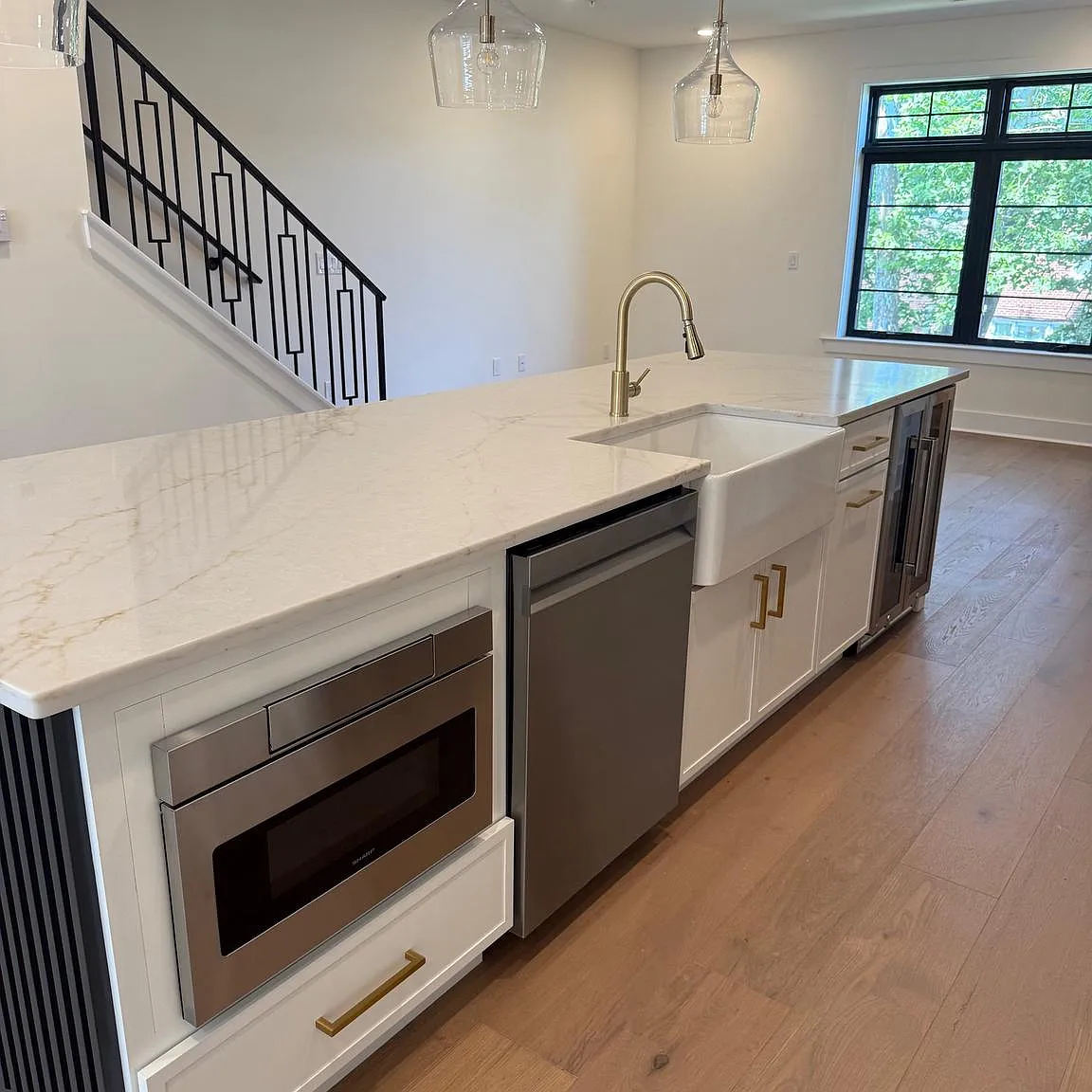 3 bed, 3.5 bath, 3000 sqft, $5,499 — Photo 3
