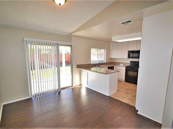 5th image of 2435 W Deanna Dr