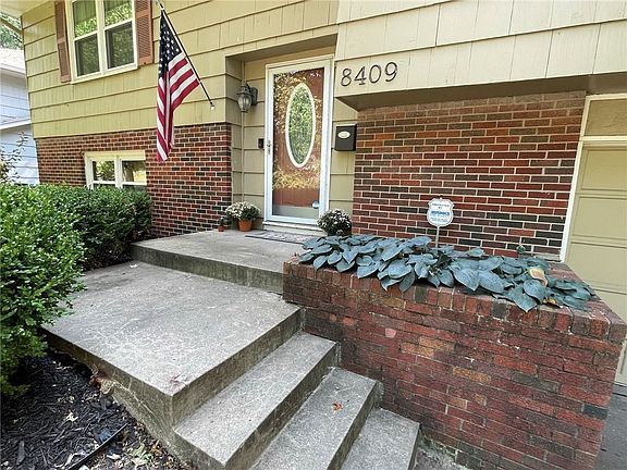 2nd image of 8409 W 87th St