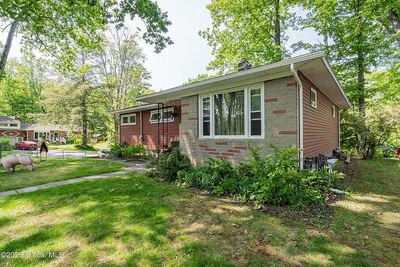 4th image of 41 Woodside Dr