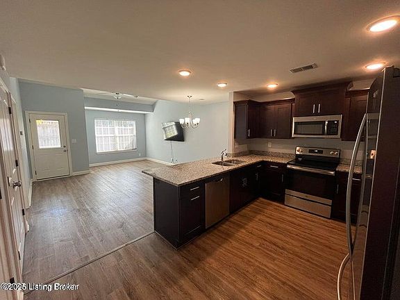 3rd image of 6709 Eagle Wood Dr