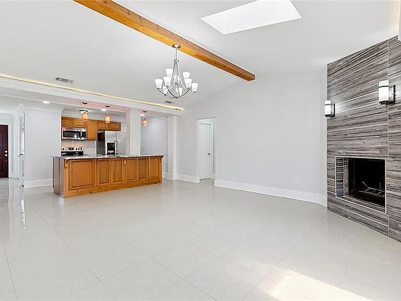 5th image of 2712 Acorn St