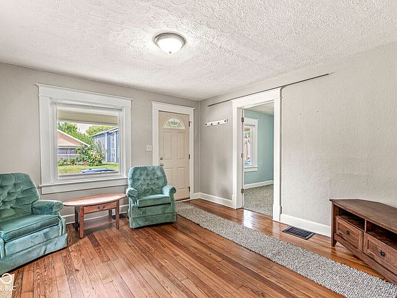 4th image of 4625 Rookwood Ave