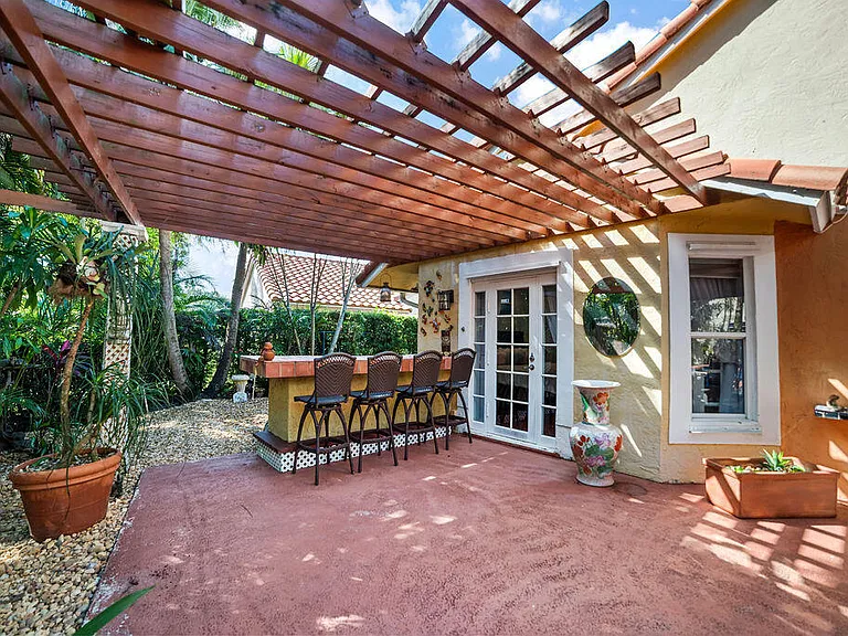 1256 Lake Breeze Dr — Photo 39