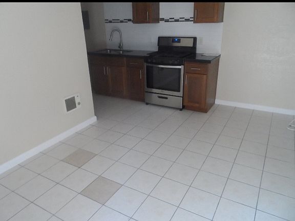 4th image of 1619 E 4th St #A