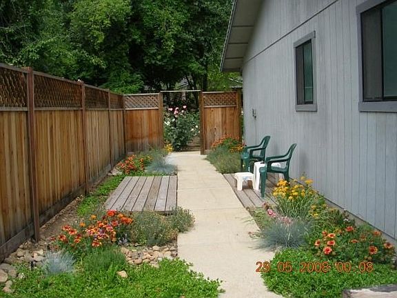 Side garden area