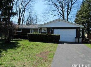 211 Park Ln, North Syracuse, NY 13212